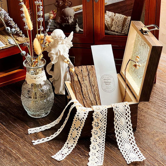 Retro Story Lace Cloth